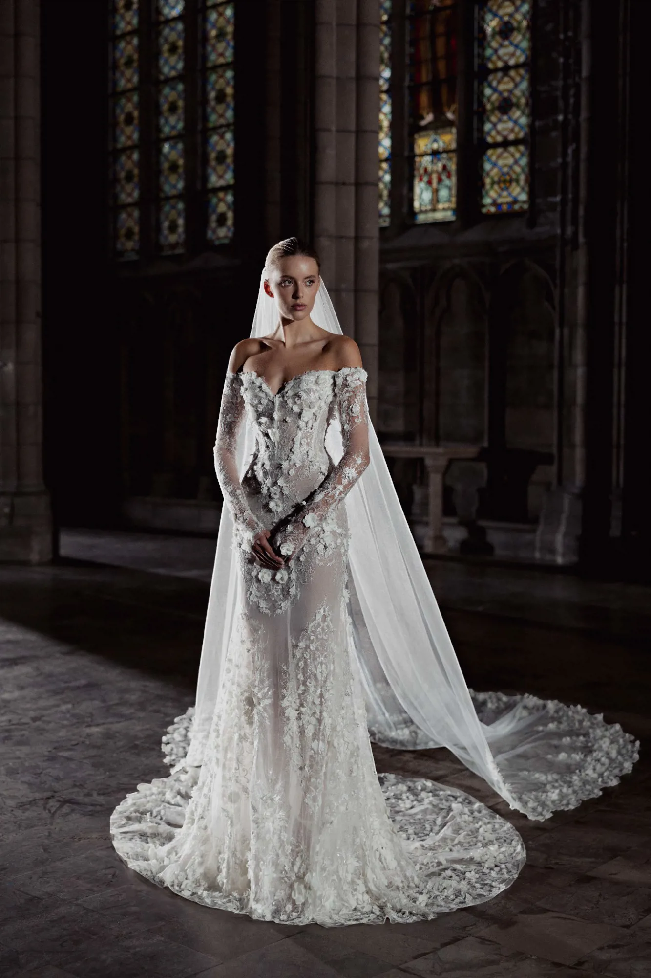 Zuhair Murad Mariage wedding dress Fall 2025 Look 2, full lace fitted wedding dress with off shoulder sleeves, available at Bruidshuis Diana
