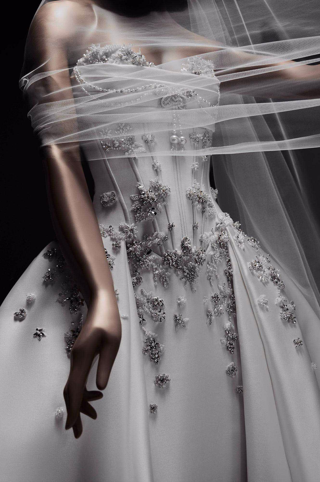 Zuhair Murad Mariage Spring 2027 Look 18 close-up of couture wedding dress with corset bodice and silver floral embellishments