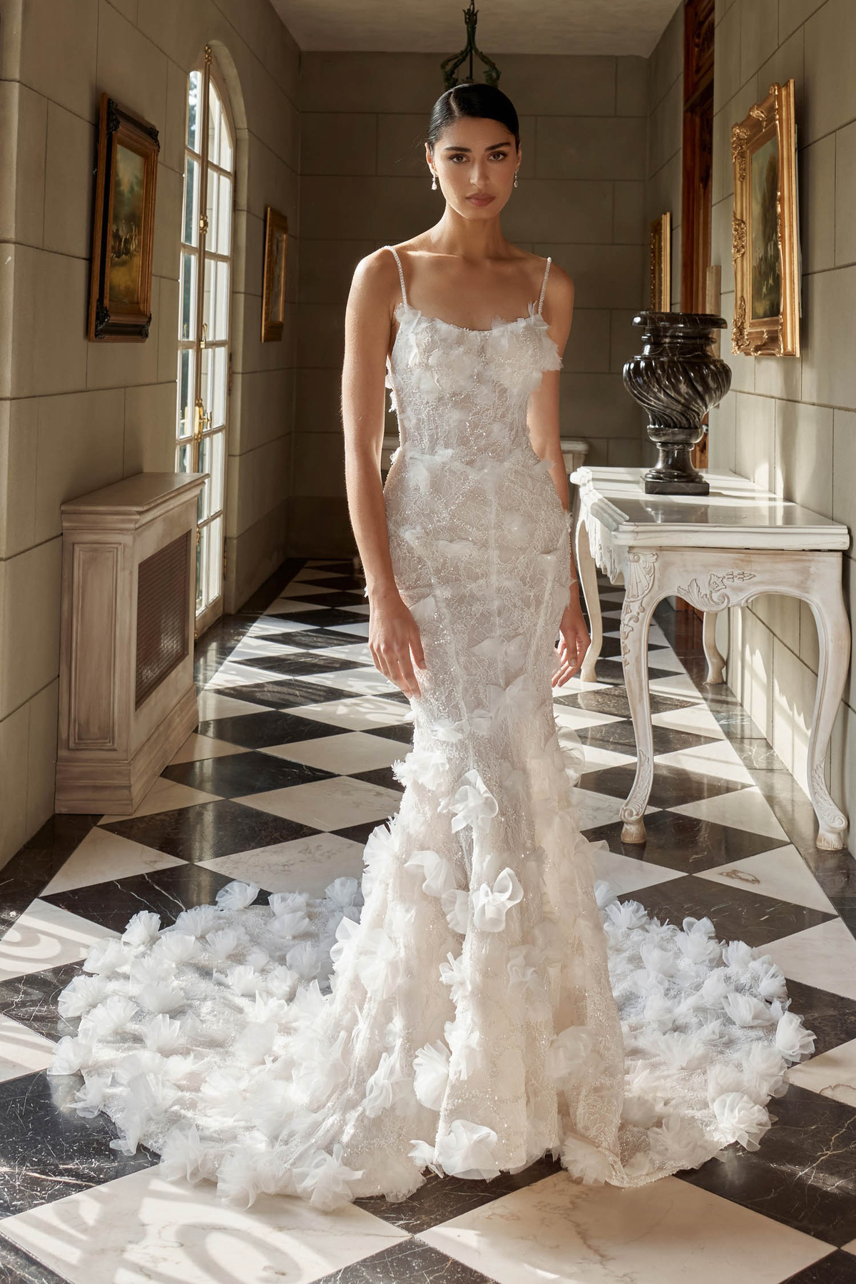 Trouwjurk zeemeermin Kona van Jeune by Madi Lane met 3D kant en glitter, vooraanzicht, verkrijgbaar bij Bruidshuis Diana.