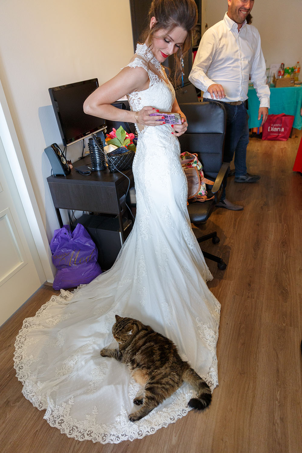 kimberly op de foto in bruidsjurk