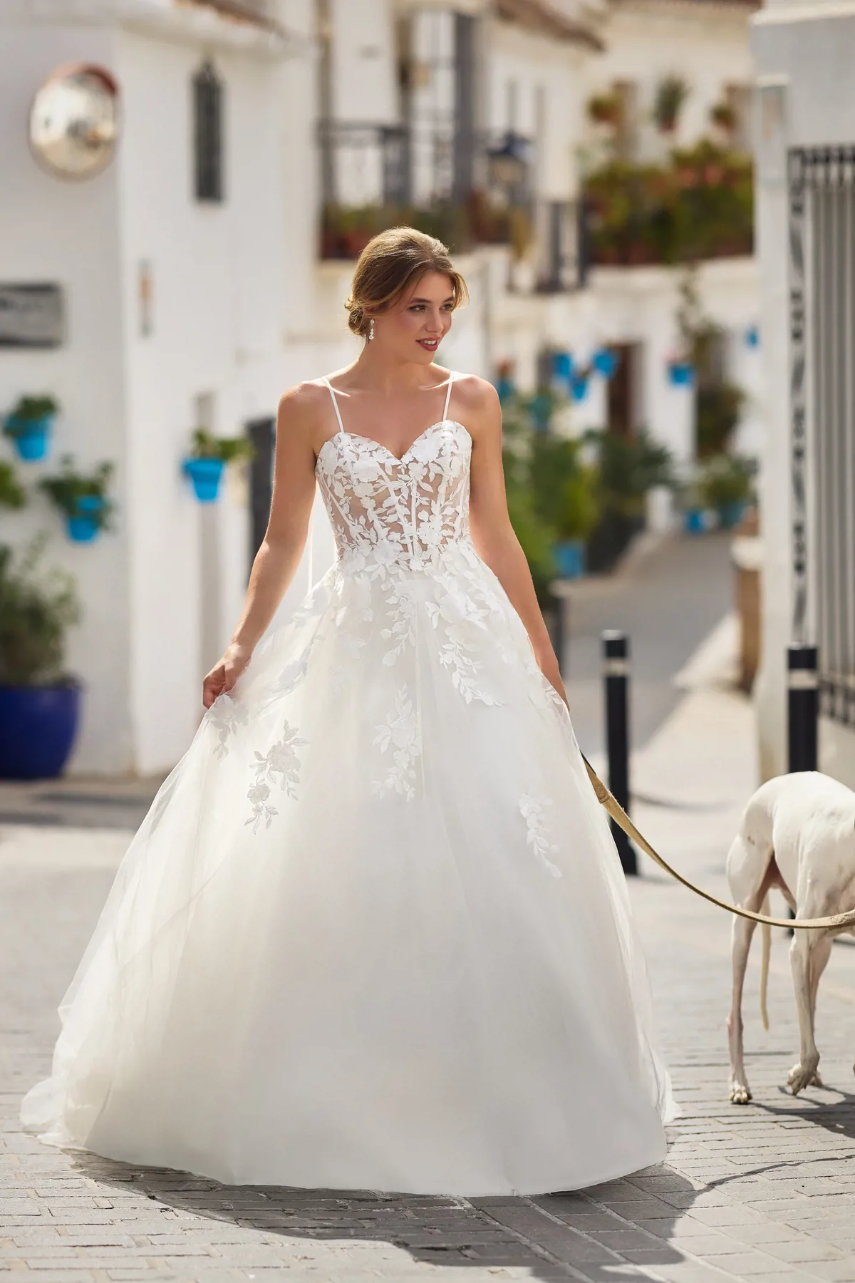 26422 Tres chic