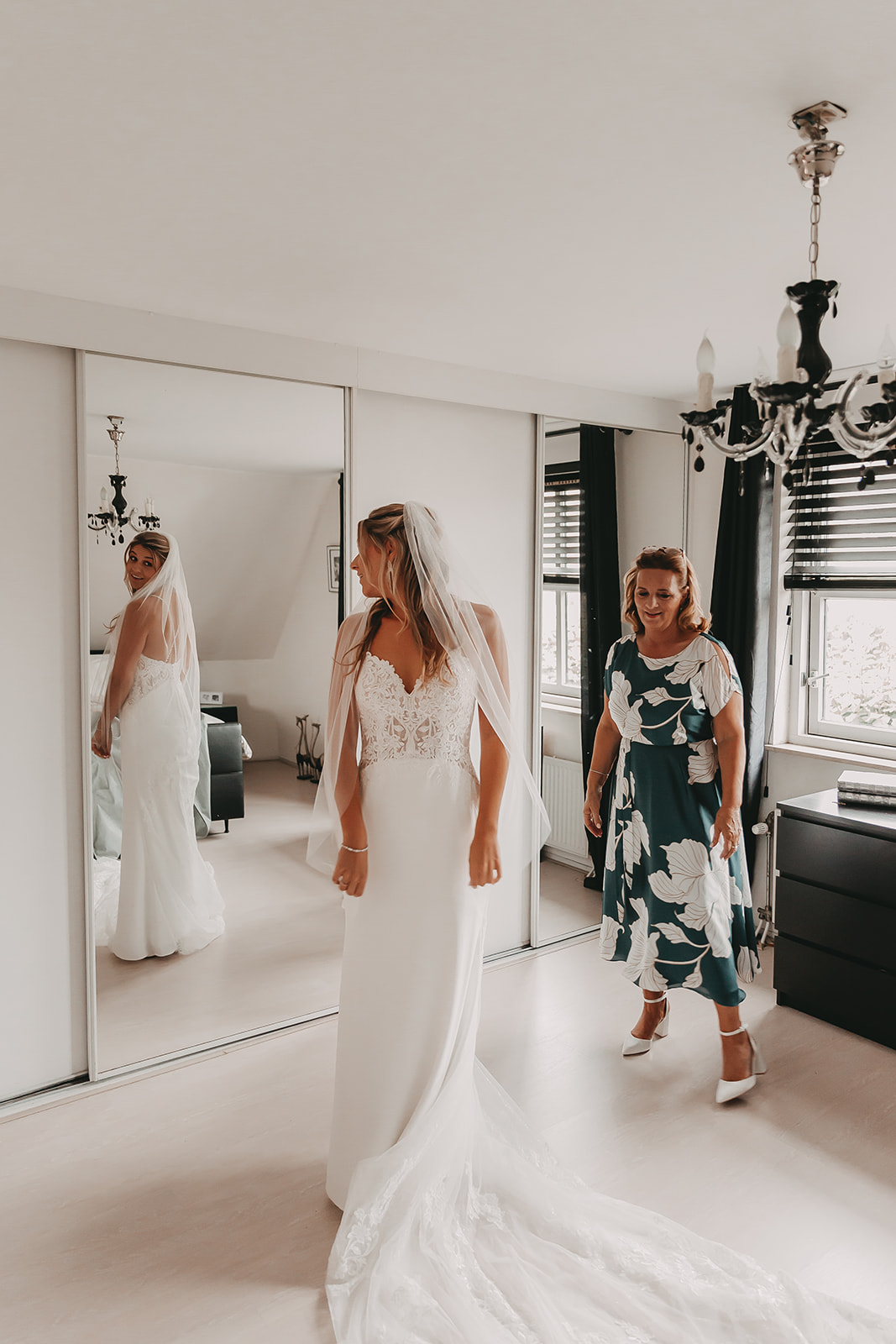 florence in haar trouwjurk