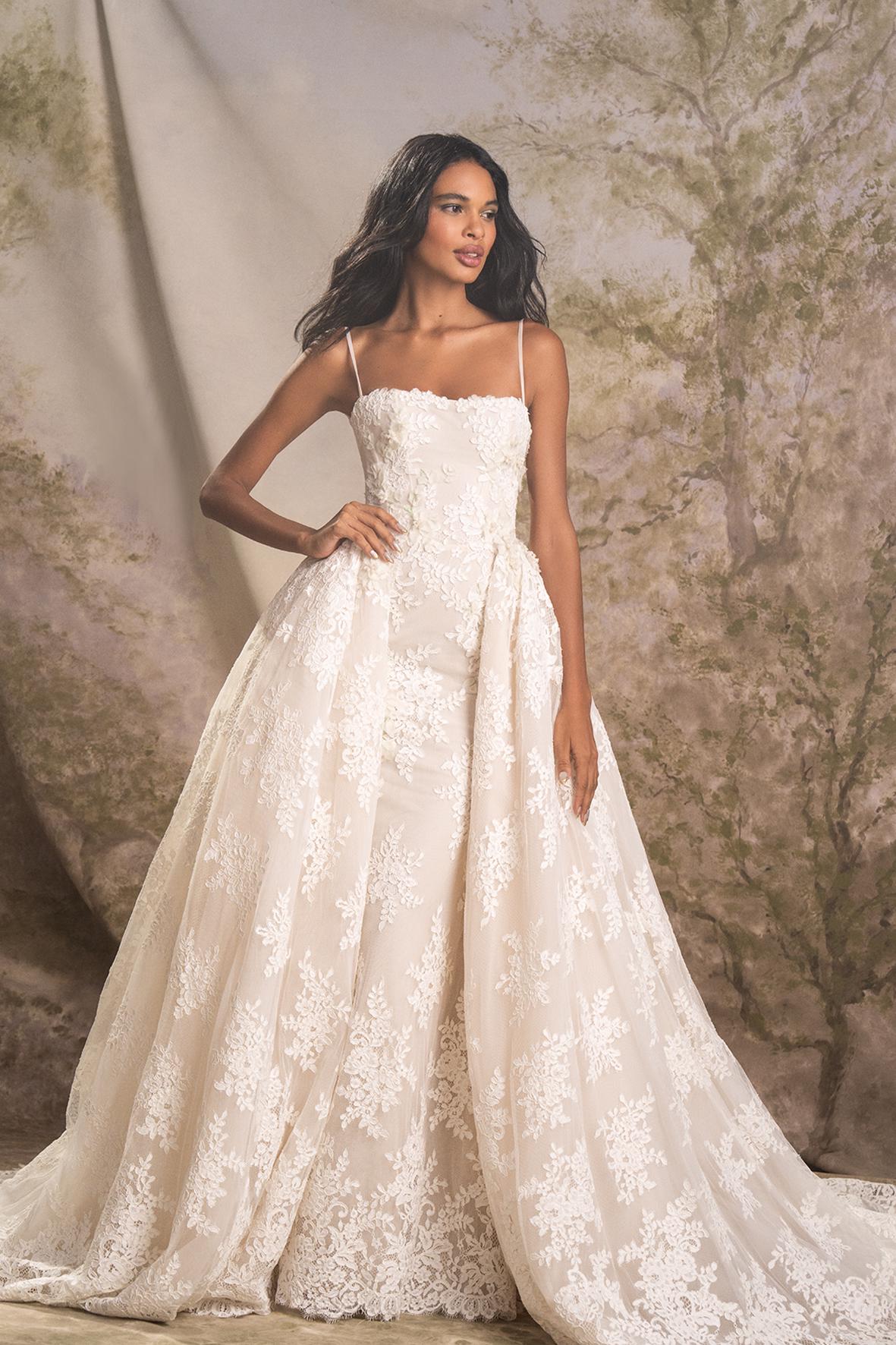 Kanten trouwjurk Valence van Ines di Santo met overrok, vooraanzicht met spaghettibandjes, exclusief bij Bruidshuis Diana.