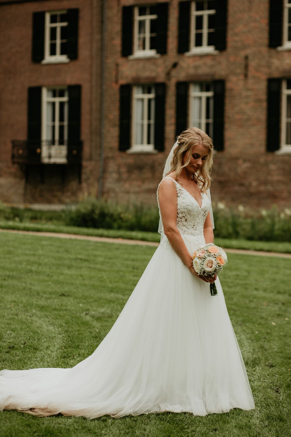 saskia in trouwjurk van maggie sottero