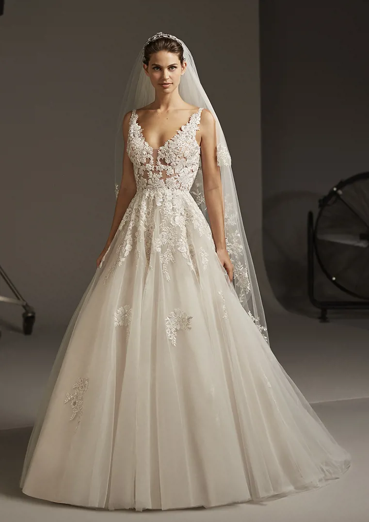 Ariel Pronovias