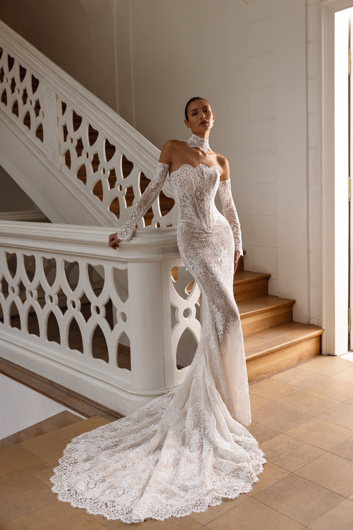 Off-shoulder zeemeermin trouwjurk Rose van Tina Valerdi, vooraanzicht, met kanten korsetlijfje. Exclusief bij Bruidshuis Diana.