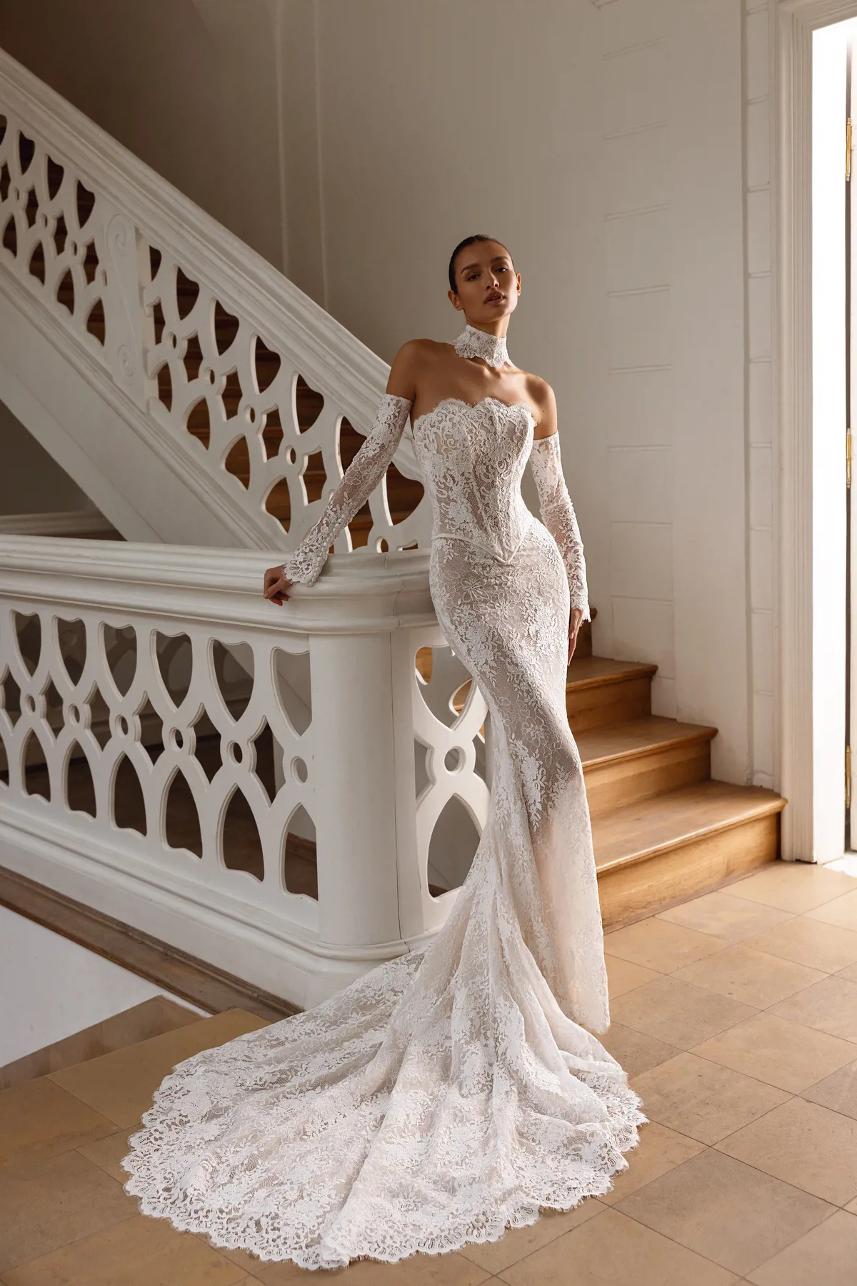 Off-shoulder zeemeermin trouwjurk Rose van Tina Valerdi, vooraanzicht, met kanten korsetlijfje. Exclusief bij Bruidshuis Diana.