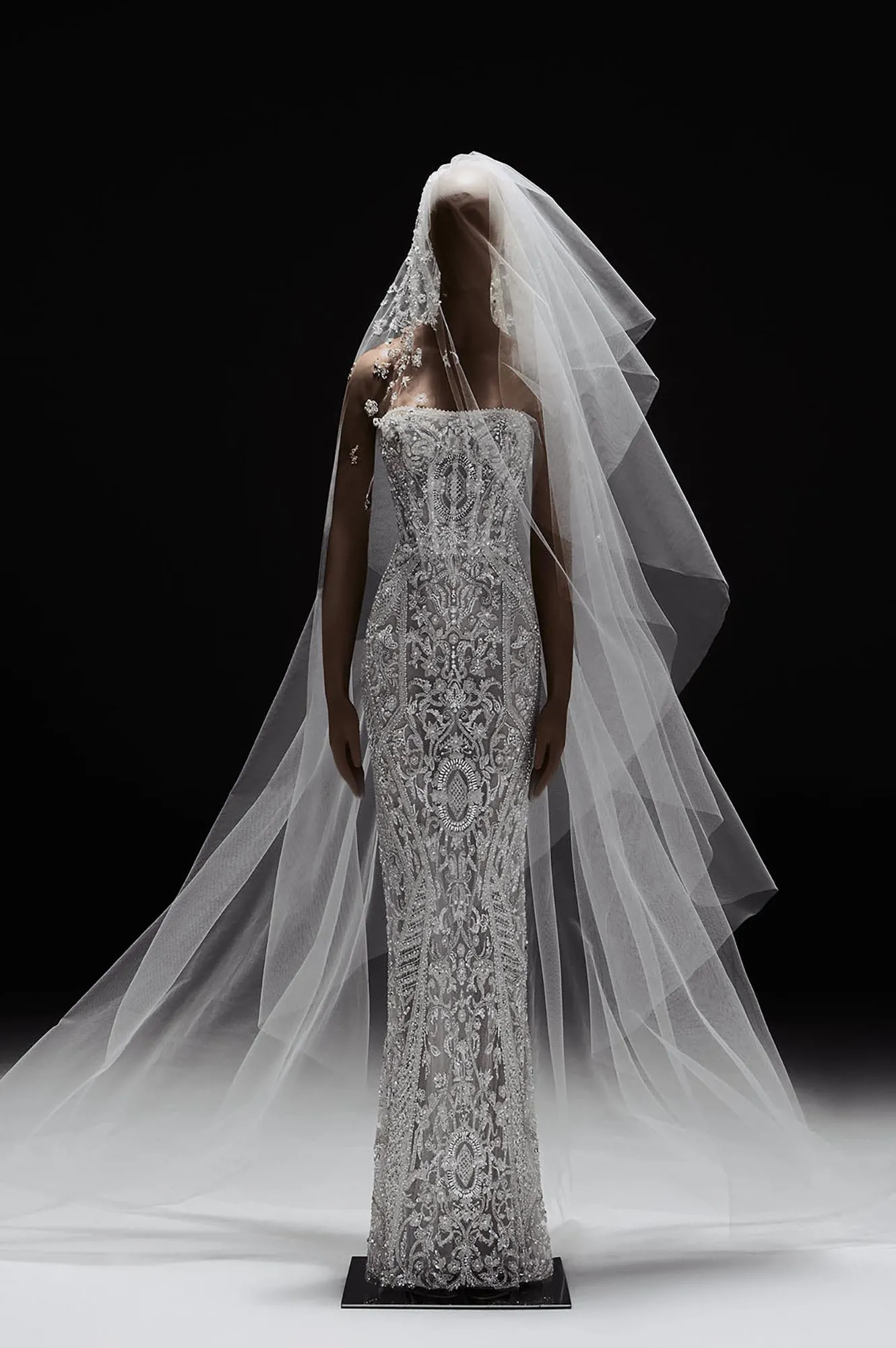 Zuhair Murad Mariage Spring 2027 Look 16 strapless beaded wedding dress with straight neckline and layered tulle veil