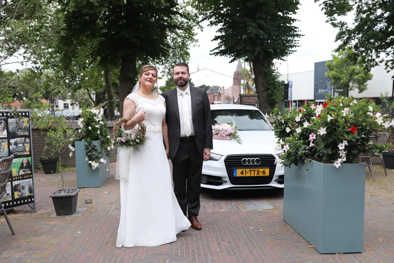 noeshin in trouwjurk met man