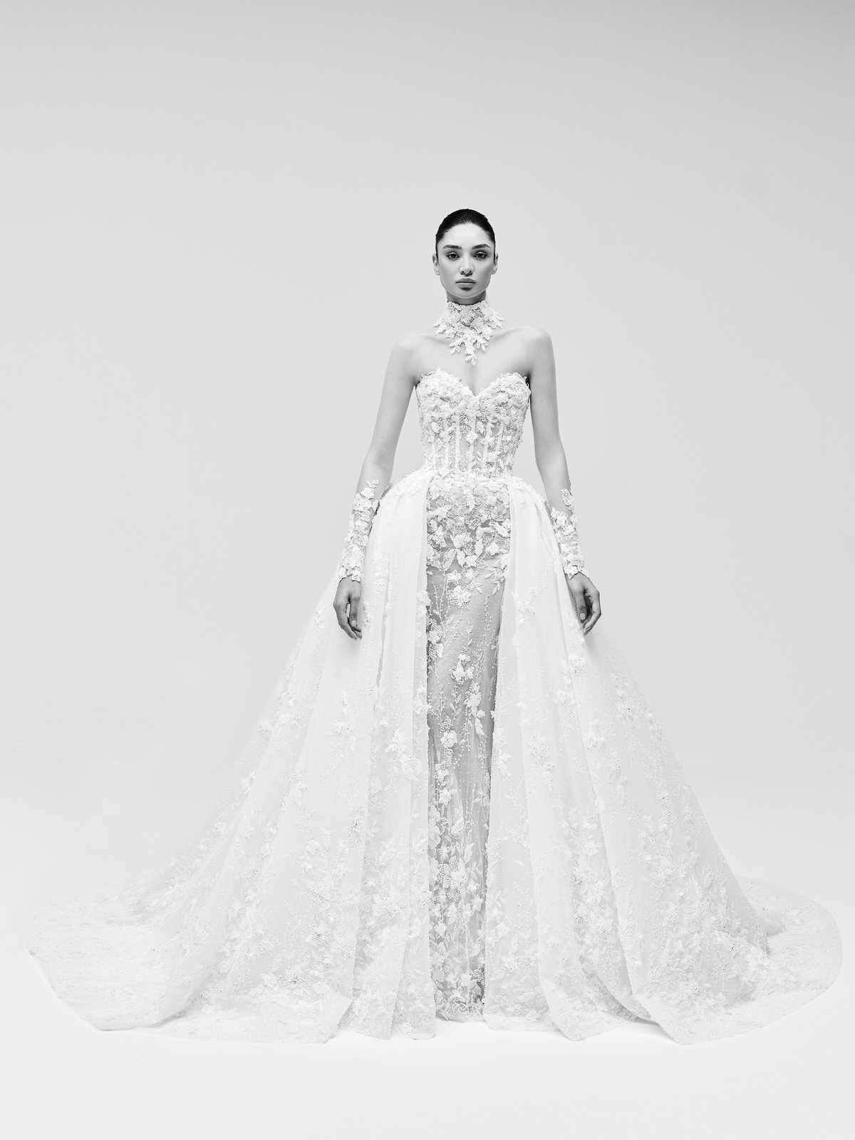 Couture trouwjurk Yana van Zuhair Murad vooraanzicht met see-through jurk, overrok en hoge hals exclusief bij Bruidshuis Diana.