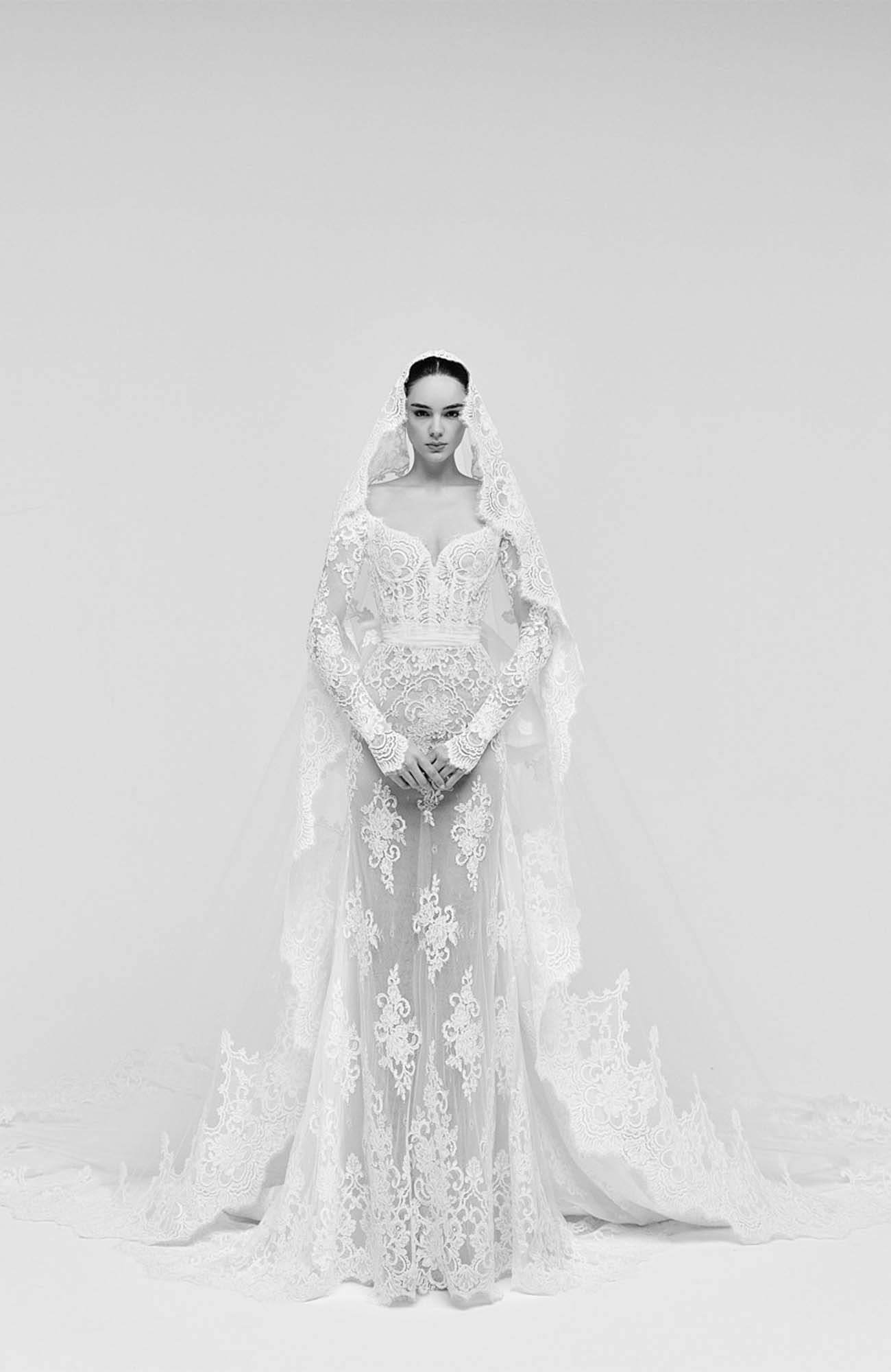 Zuhair Murad Mariage Spring 2026 Look 2 off-shoulder beaded wedding dress with long sleeves, overskirt and veil