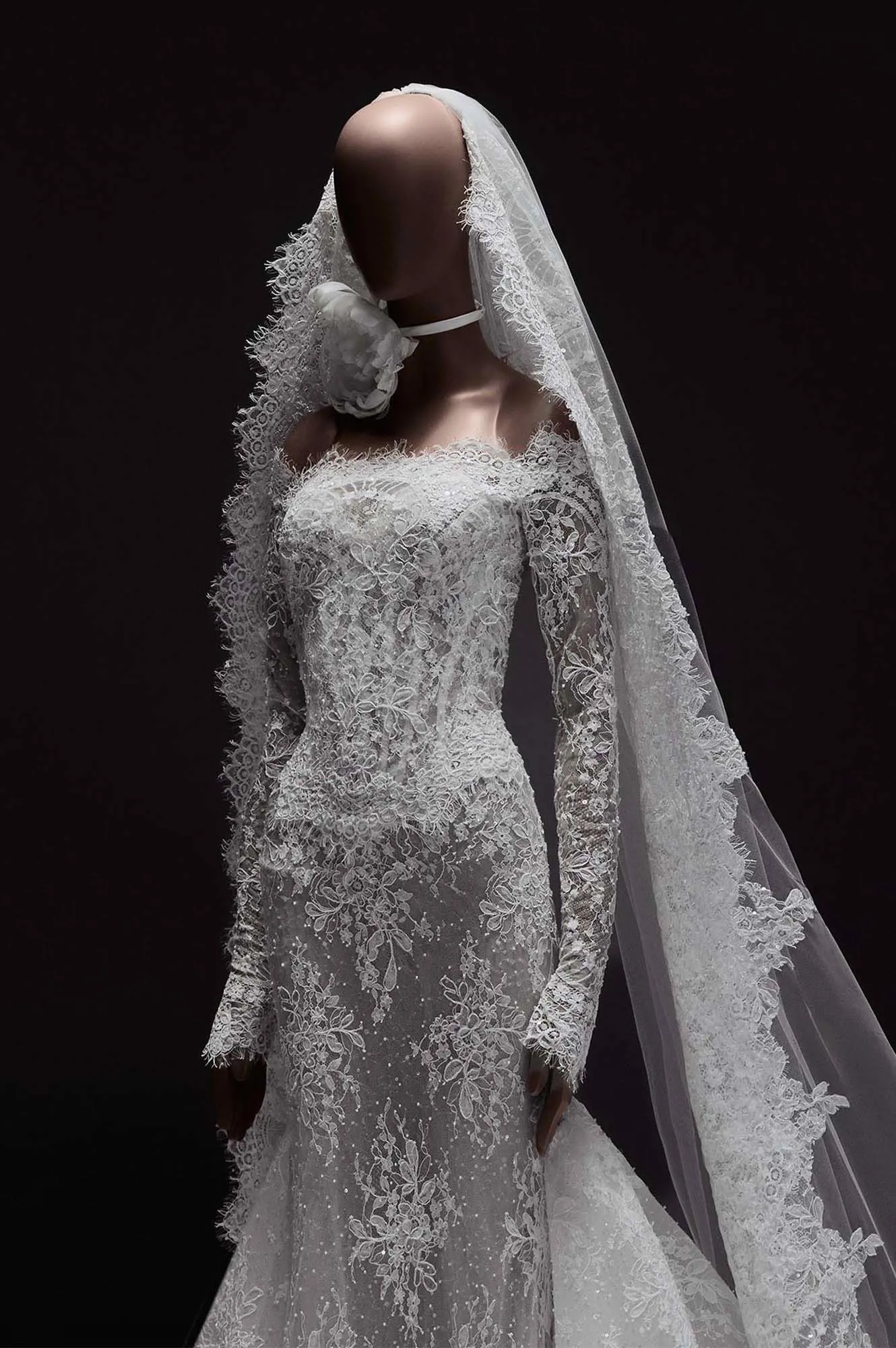 Zuhair Murad Mariage Spring 2027 Look 8 strapless lace wedding dress with sculpted corset and floral neck detail