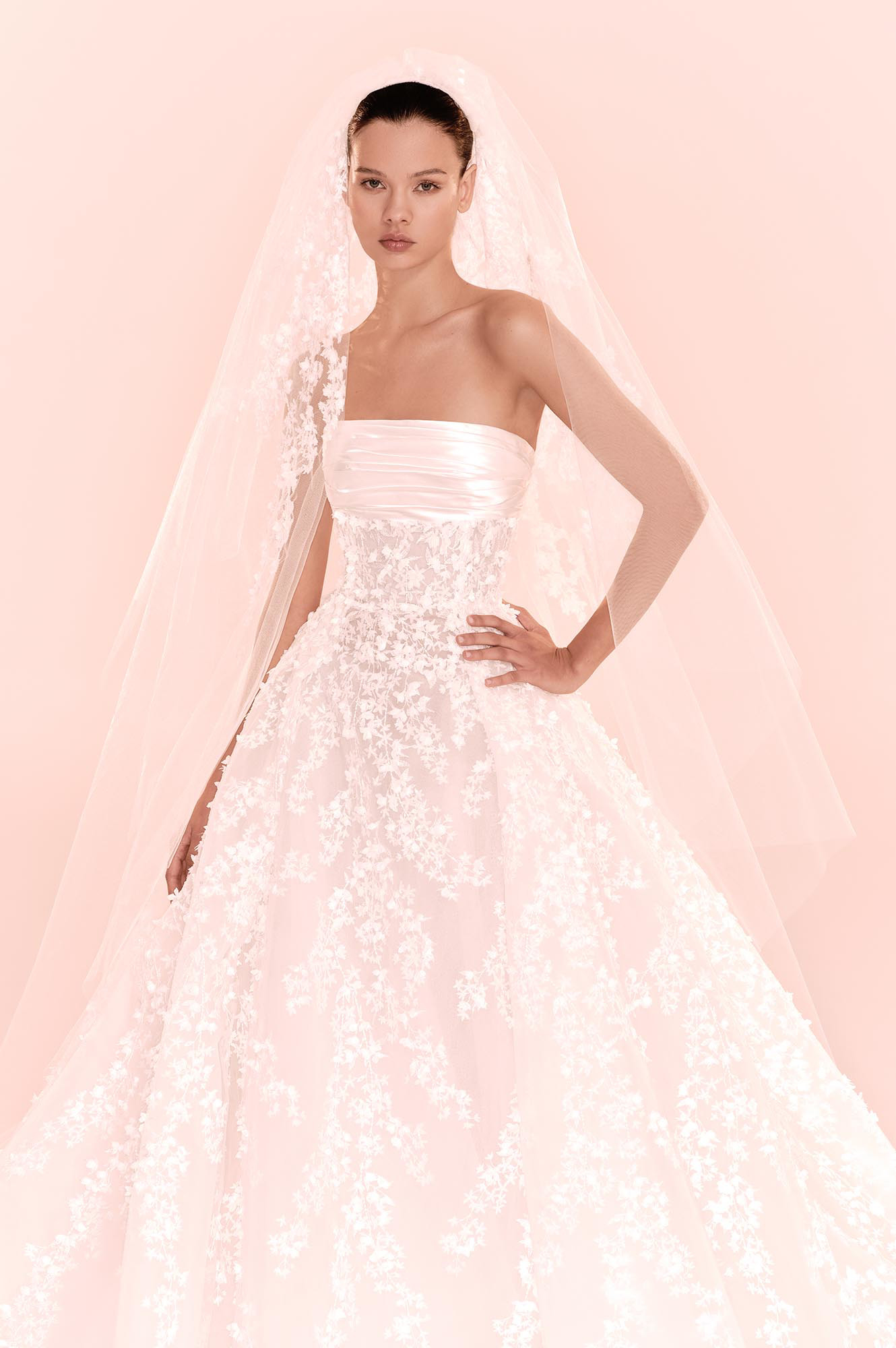 Zuhair Murad Mariage Fall 2026 Look 15 close-up of high-neck lace wedding dress with long sleeves and bridal veil