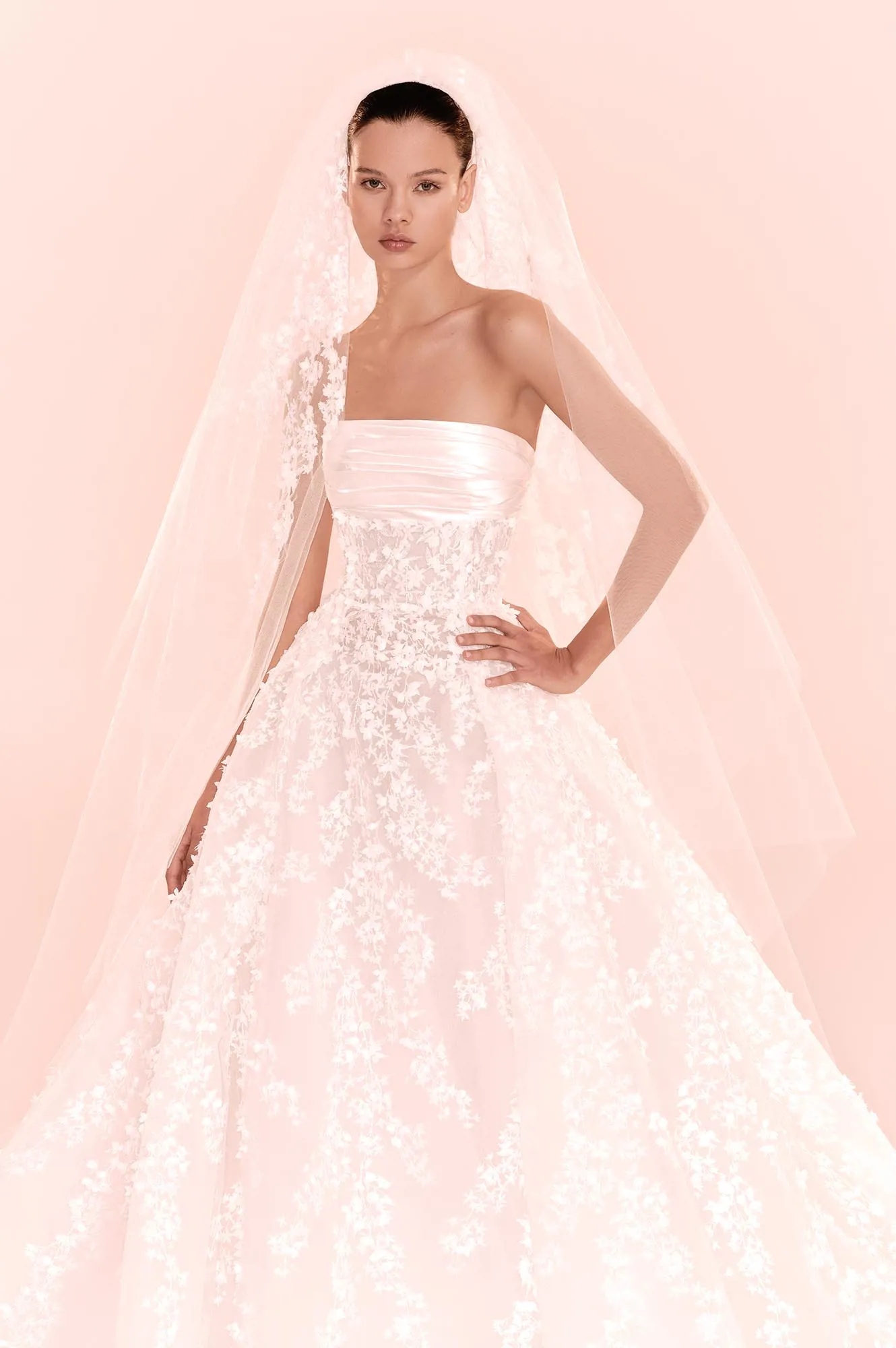 Zuhair Murad Mariage Fall 2026 Look 15 close-up of high-neck lace wedding dress with long sleeves and bridal veil