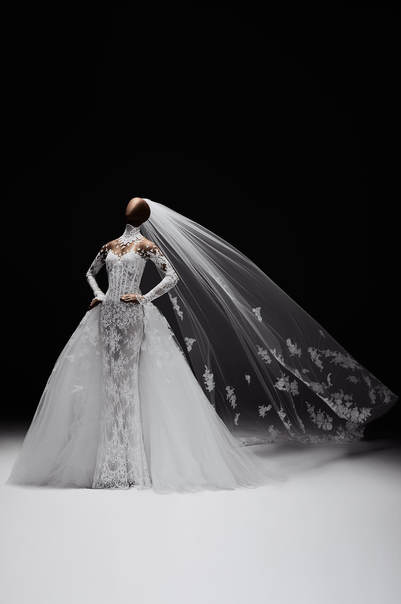 Zuhair Murad Mariage Spring 2027 Look 10 lace wedding dress with long sleeves, full tulle overskirt and floral veil
