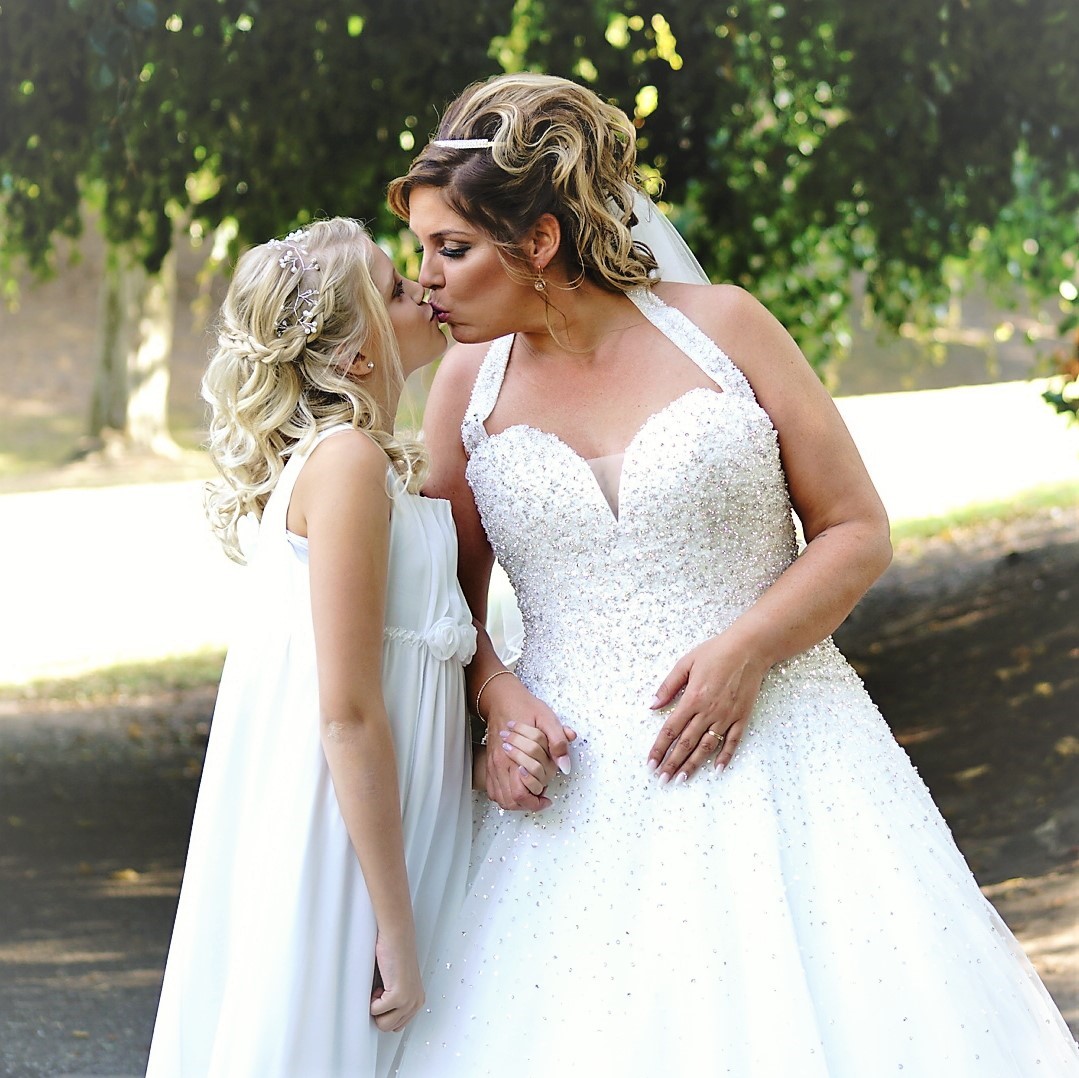 Tamara in Bruidsjurk