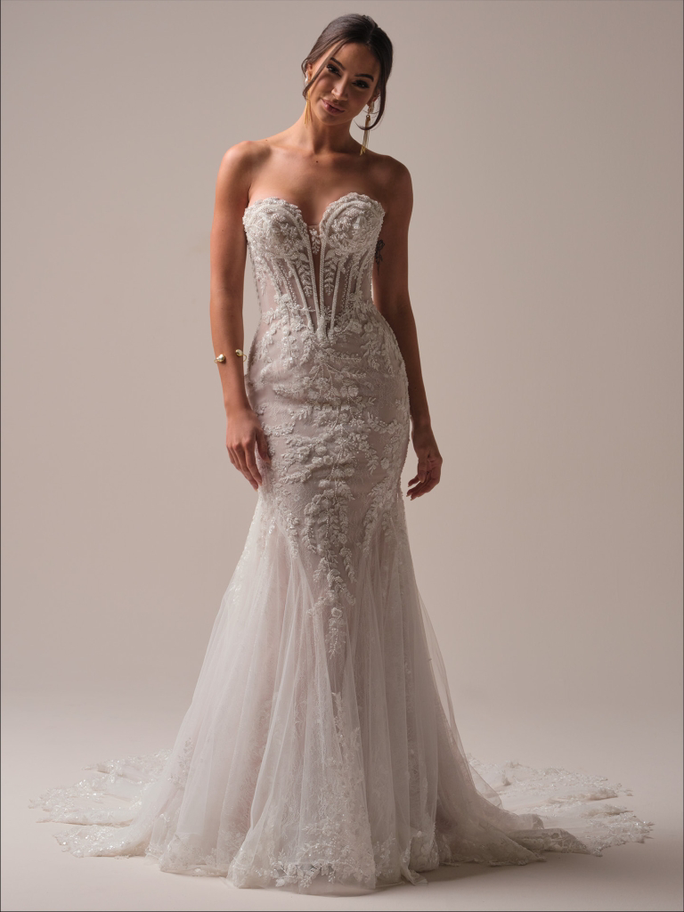 Strapless zeemeermin trouwjurk Benjie-Royale van Maggie Sottero. Vooraanzicht van het kanten korsetlijfje met baleinen.