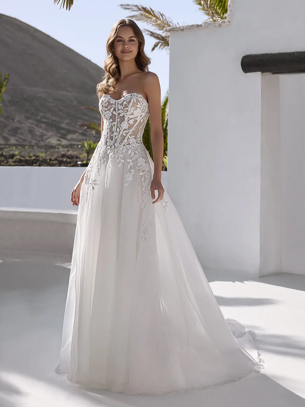 Everly Love by Enzoani