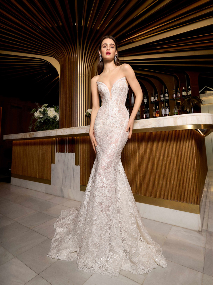 Zeemeermin trouwjurk Passion van Galia Lahav met diepe V-hals en kant, vooraanzicht. Exclusief bij Bruidshuis Diana.