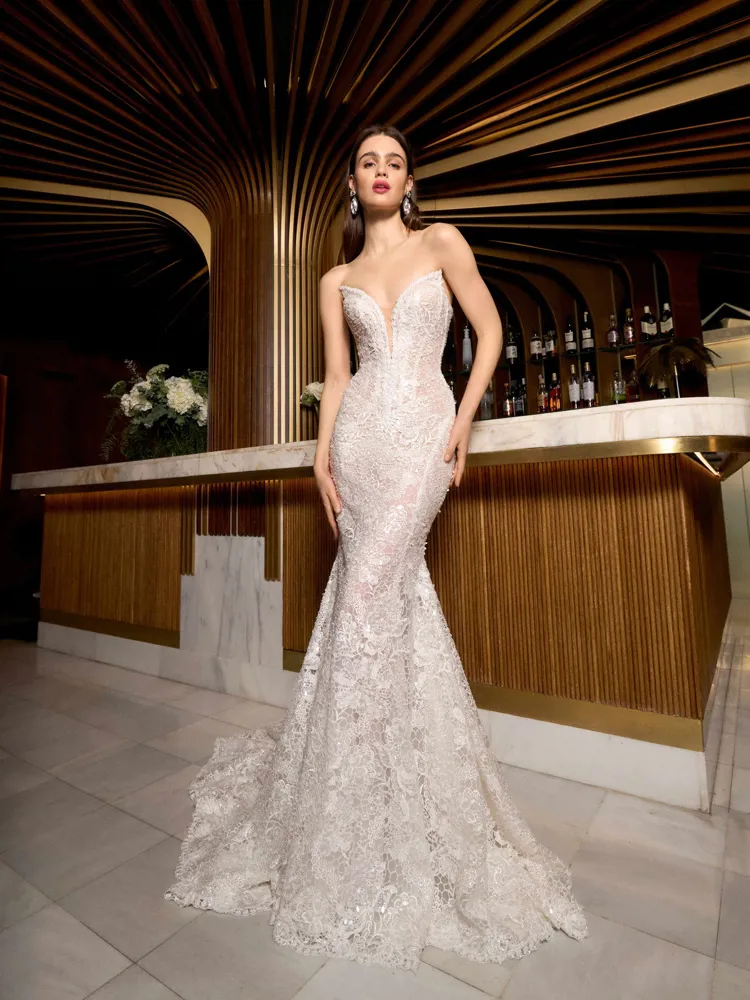 Zeemeermin trouwjurk Passion van Galia Lahav met diepe V-hals en kant, vooraanzicht. Exclusief bij Bruidshuis Diana.