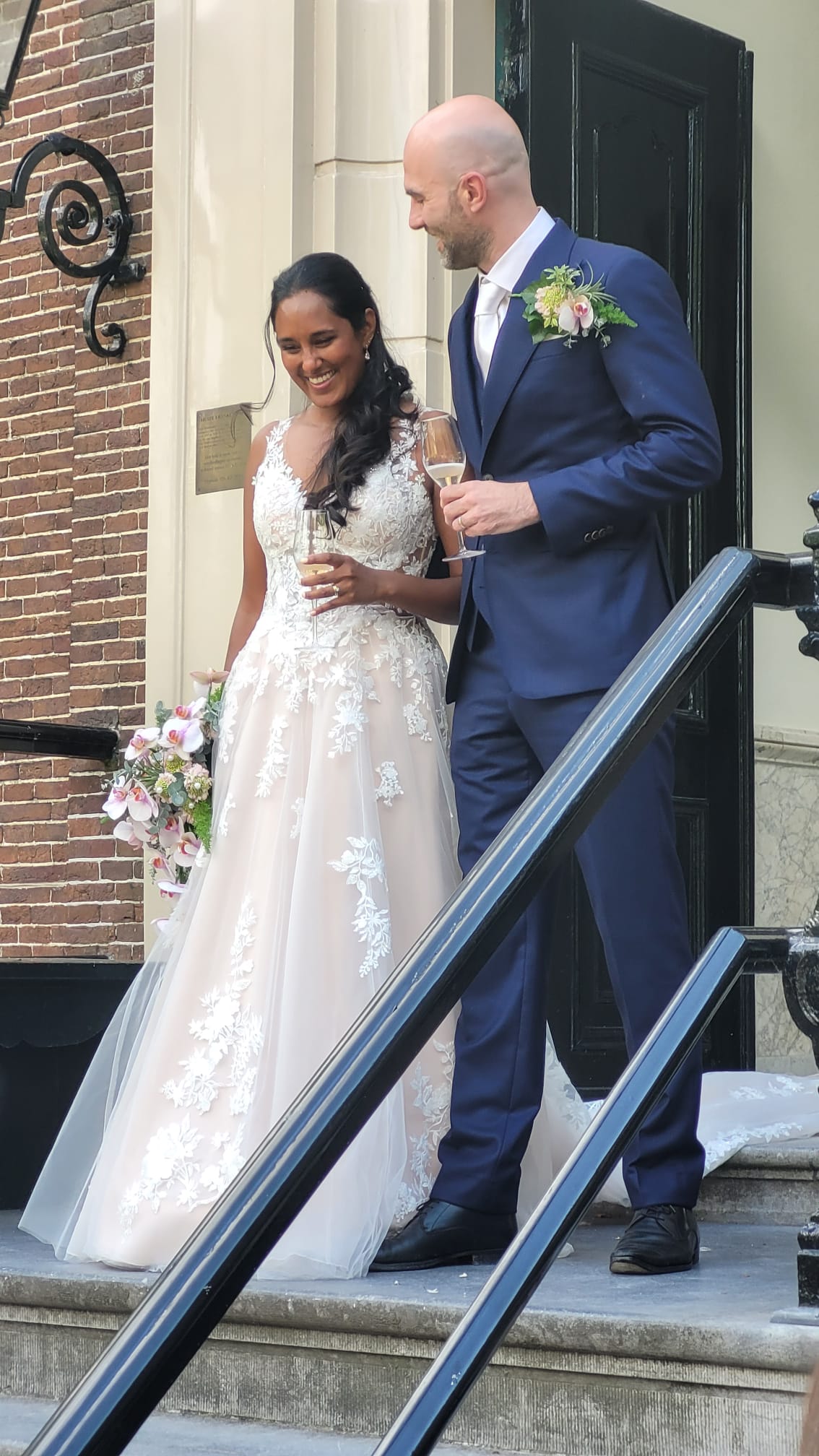 indra in haar trouwjurk