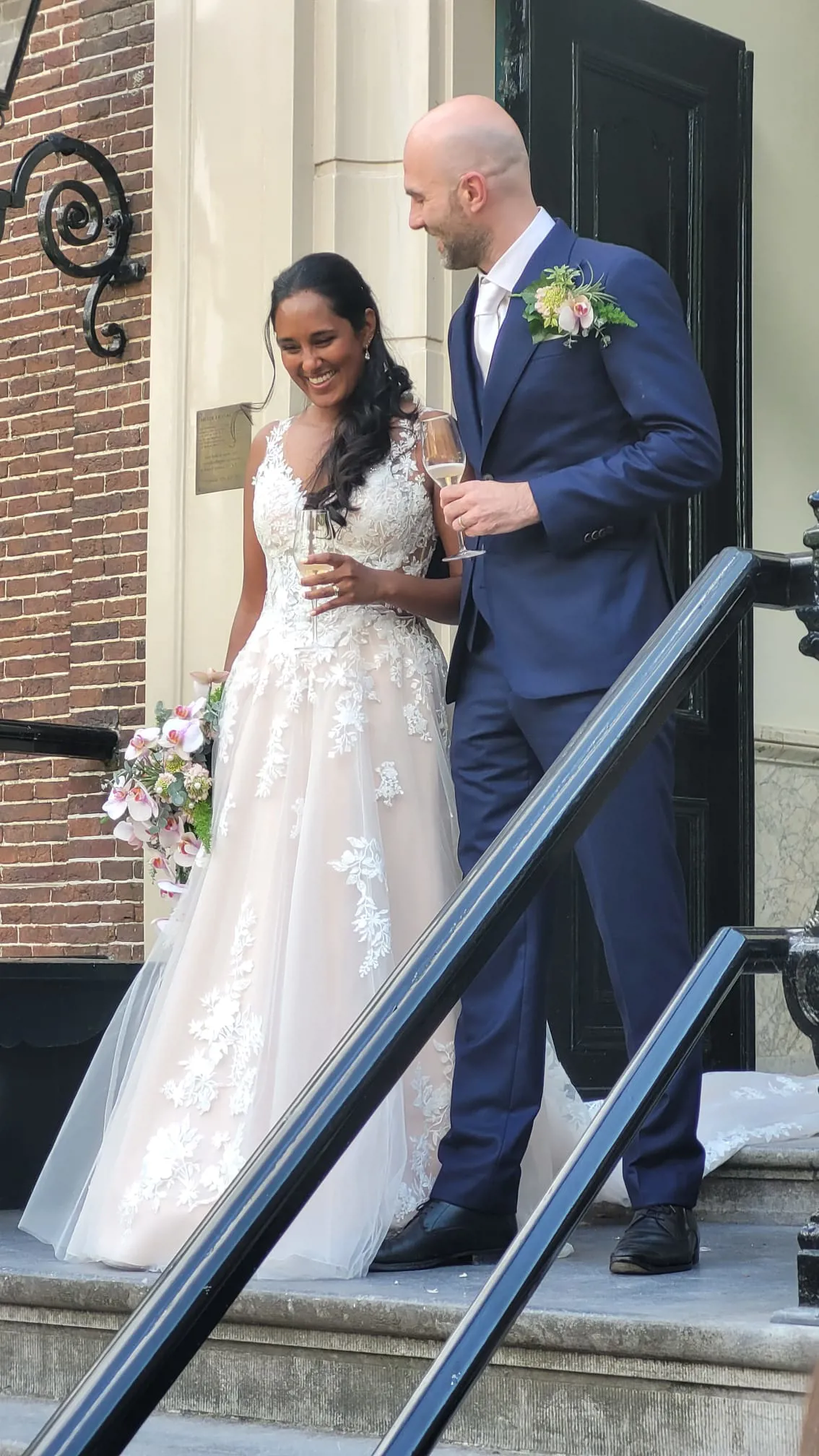 indra in haar trouwjurk