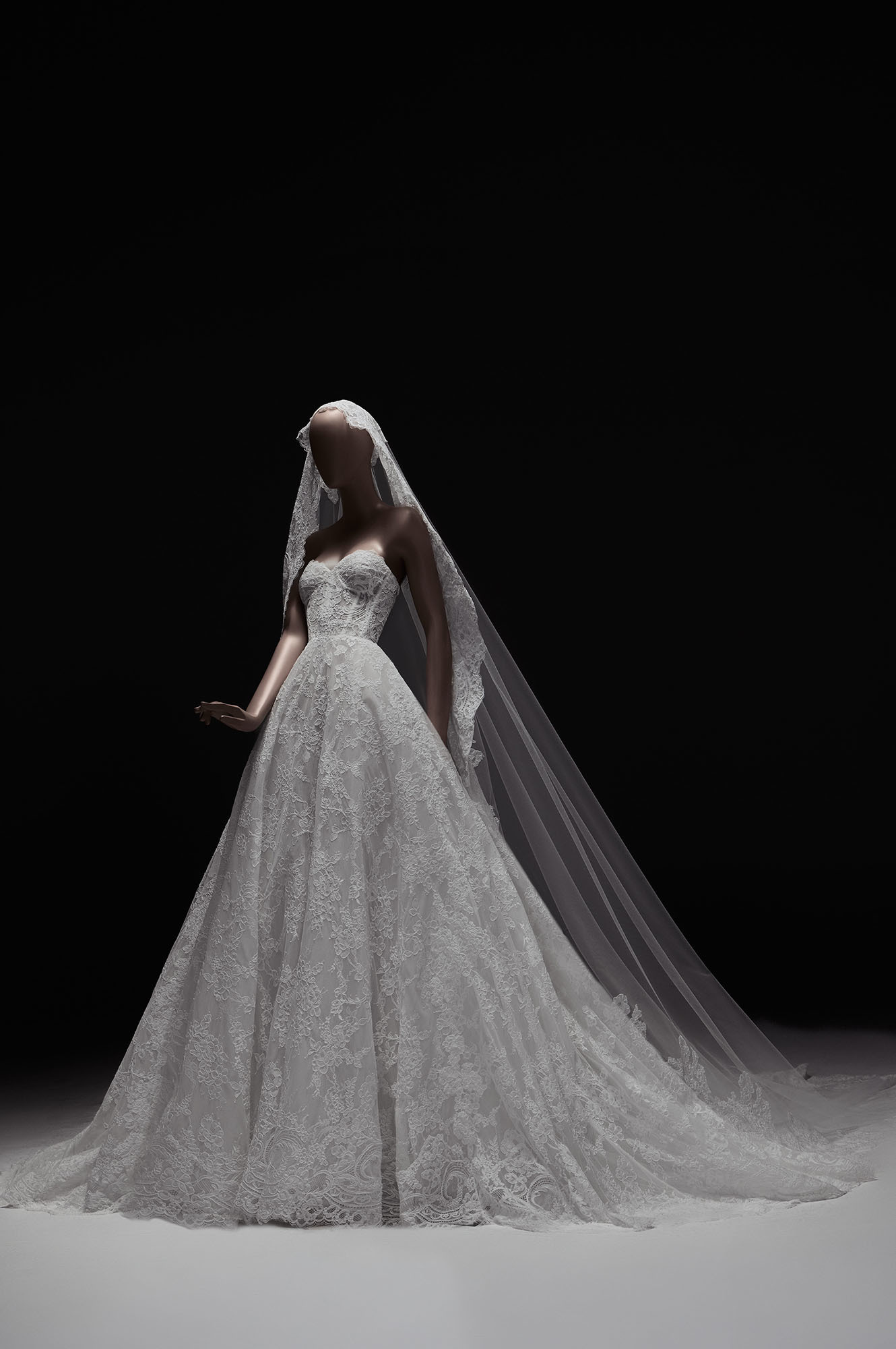 Zuhair Murad Mariage Spring 2027 Look 34 lace ball gown wedding dress with high neckline, long sleeves and dramatic veil
