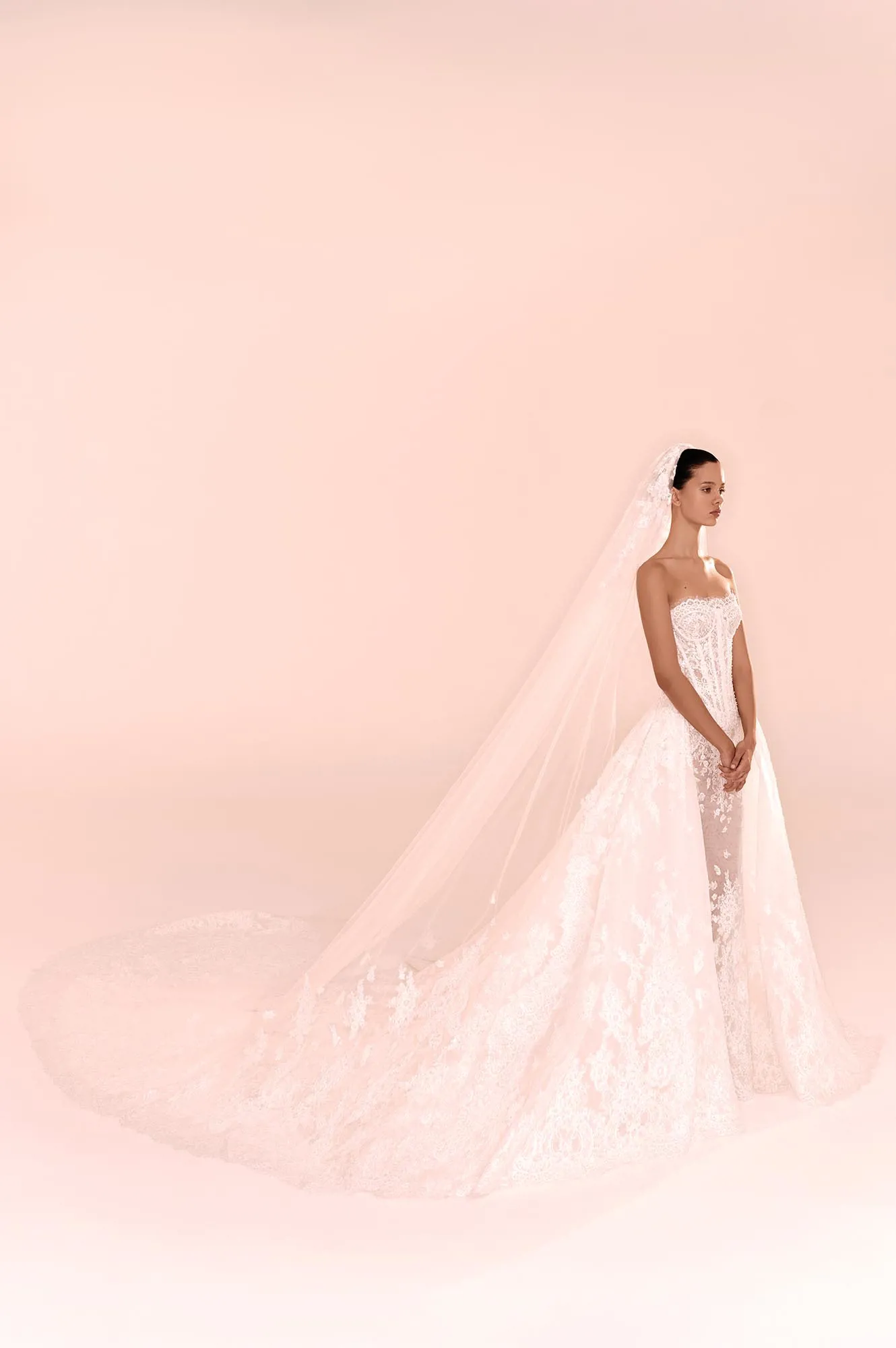 Zuhair Murad Mariage Fall 2026 Look 18 close-up of high-neck lace wedding dress with ornate embroidery and long sleeves