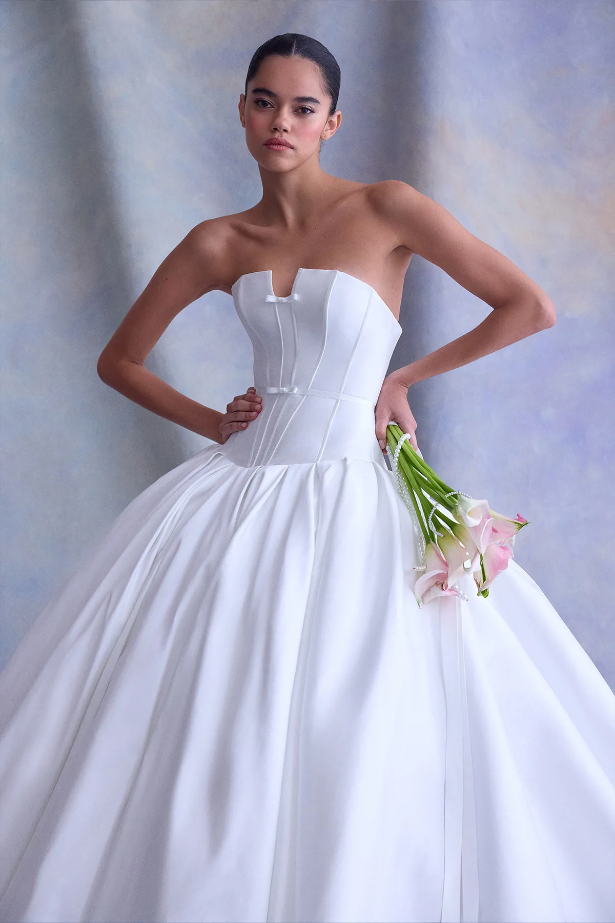 Strapless trouwjurk Calder van Ines di Santo met korsetlijfje en wijde satijnen rok, exclusief bij Bruidshuis Diana.