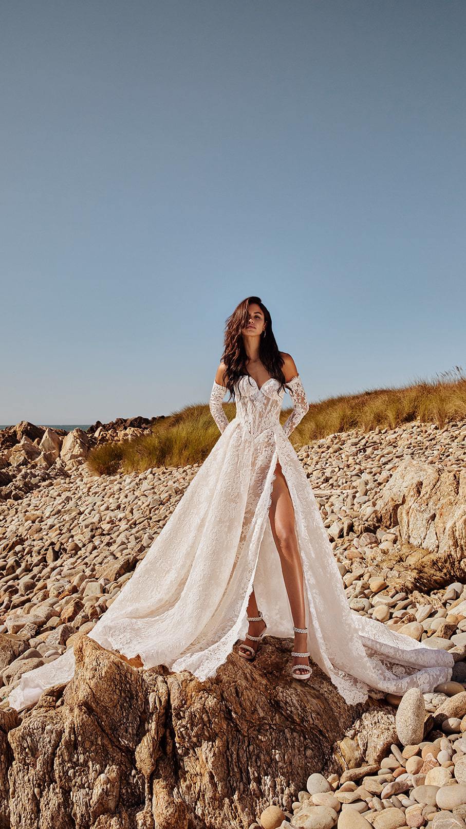 Couture trouwjurk Akira van Galia Lahav in ivoor kant, onderdeel van de Bridal Gala collectie – elegant en luxe design.