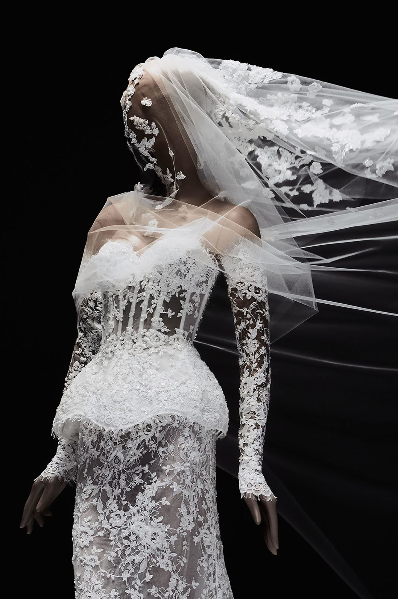 Zuhair Murad Mariage Spring 2027 Look 6 off-shoulder lace wedding dress with corset bodice and long sleeves