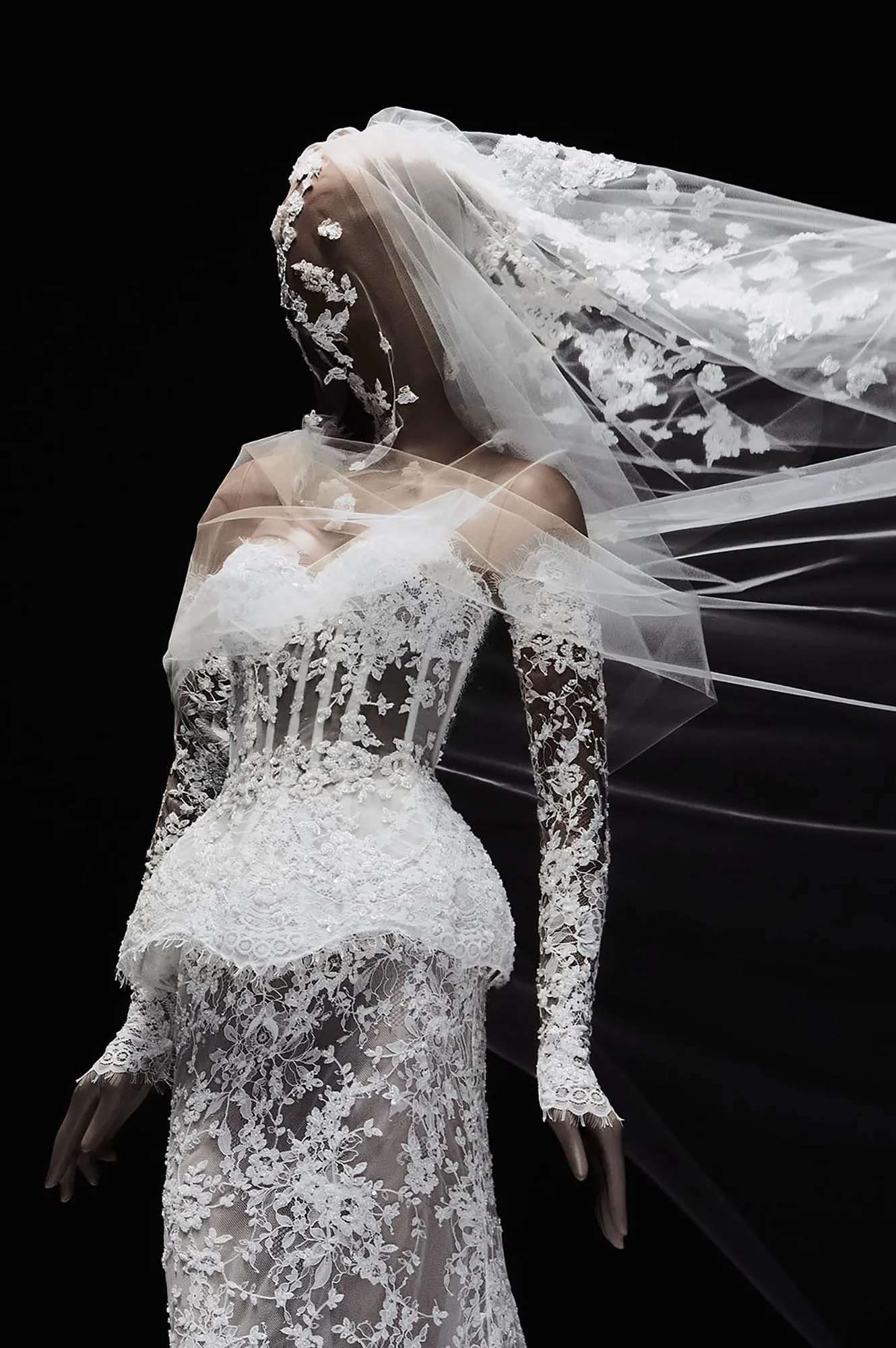 Zuhair Murad Mariage Spring 2027 Look 6 off-shoulder lace wedding dress with corset bodice and long sleeves