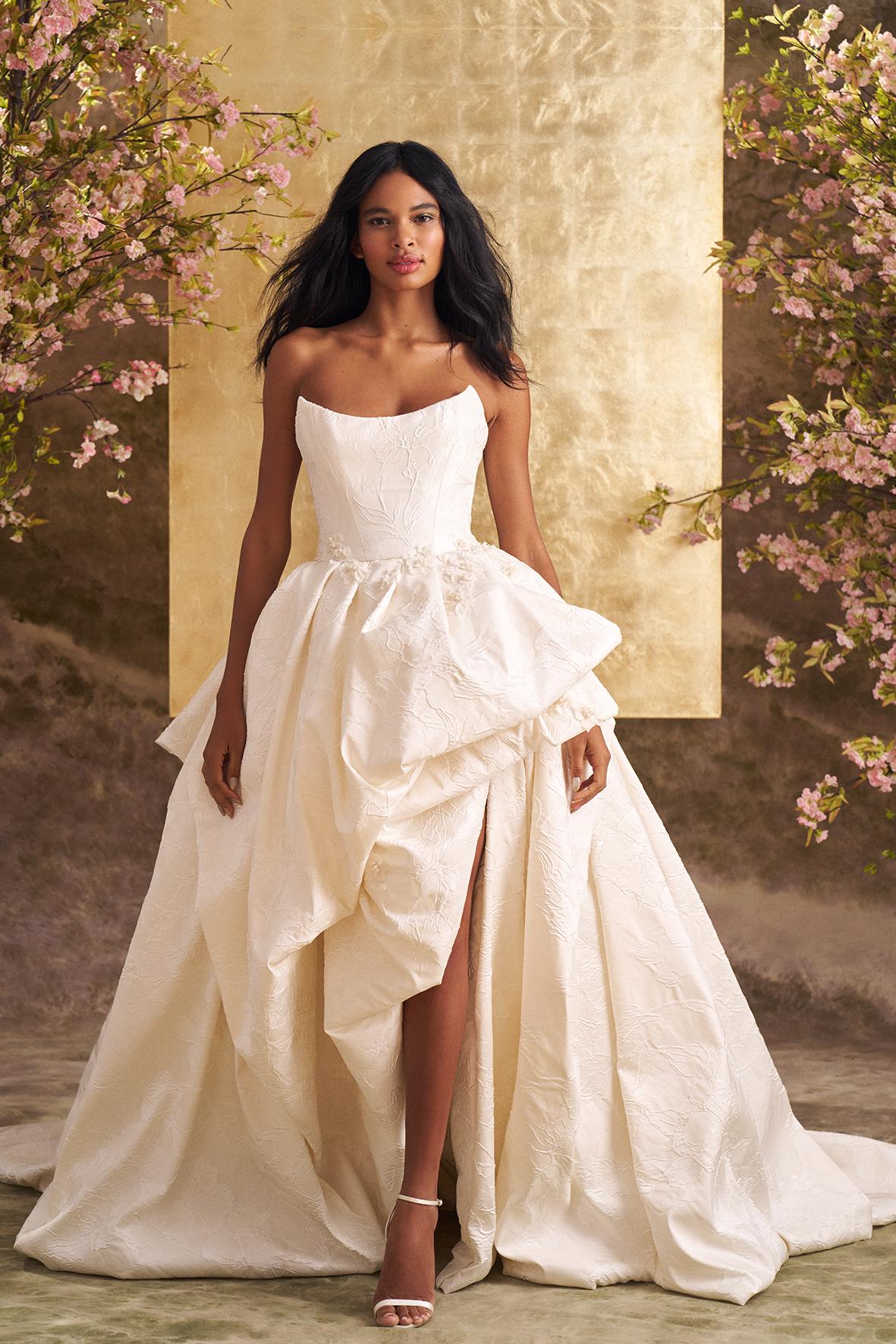 Trouwjurk Rue van Ines di Santo, vooraanzicht, met strapless korsetlijfje en rok met split, exclusief bij Bruidshuis Diana.