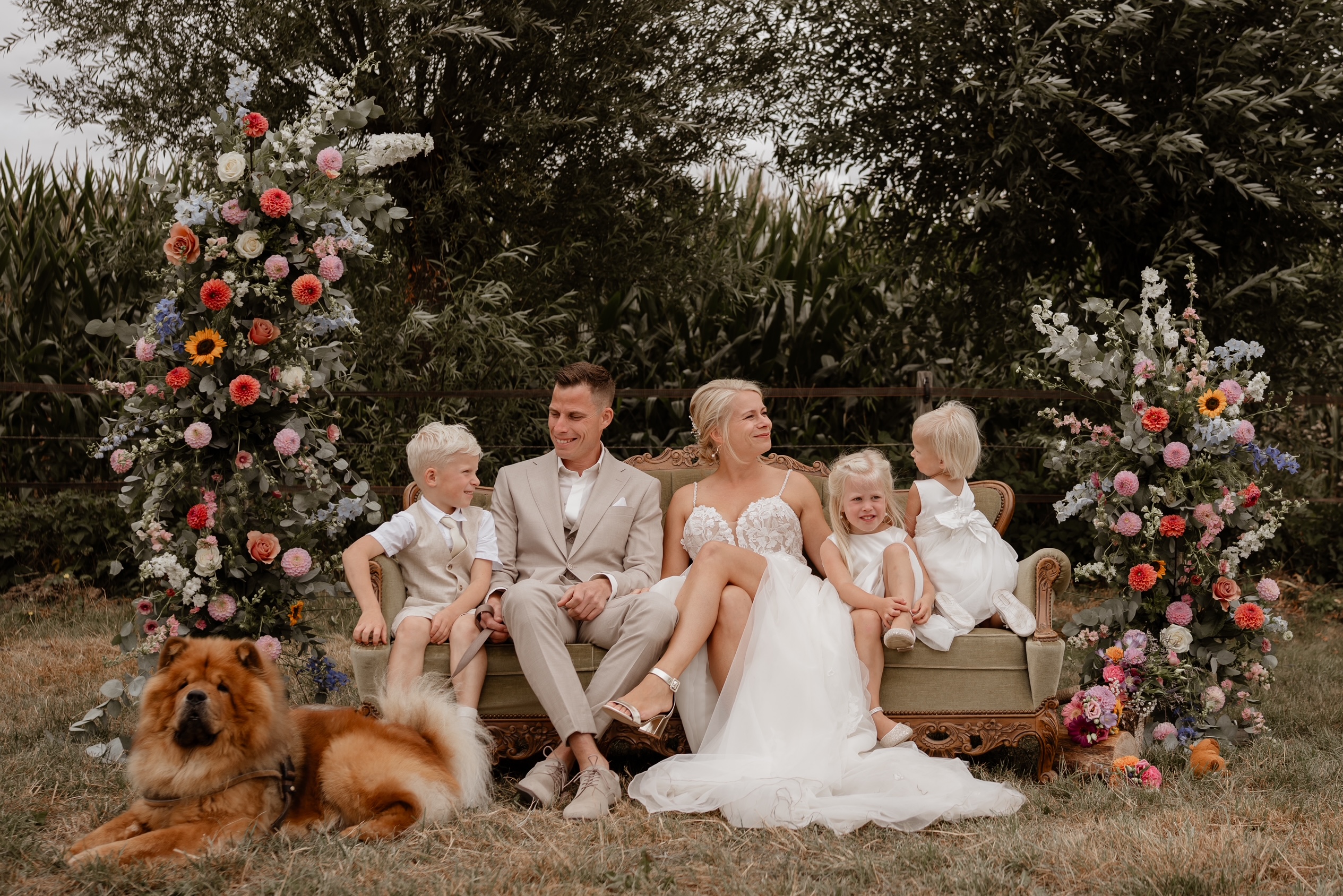 2.	real bride karin bekkers bruiloft met gezin romantische a-lijn jurk