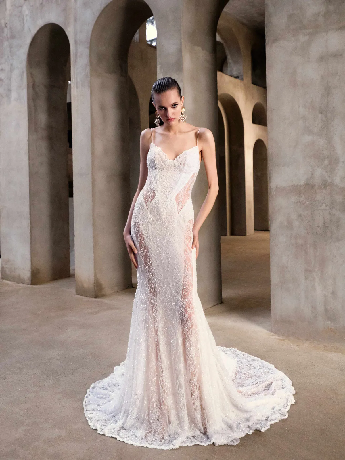 Sexy zeemeermin trouwjurk Mariposa van Galia Lahav met see-through panelen en glitter, vooraanzicht, exclusief bij Bruidshuis Diana.