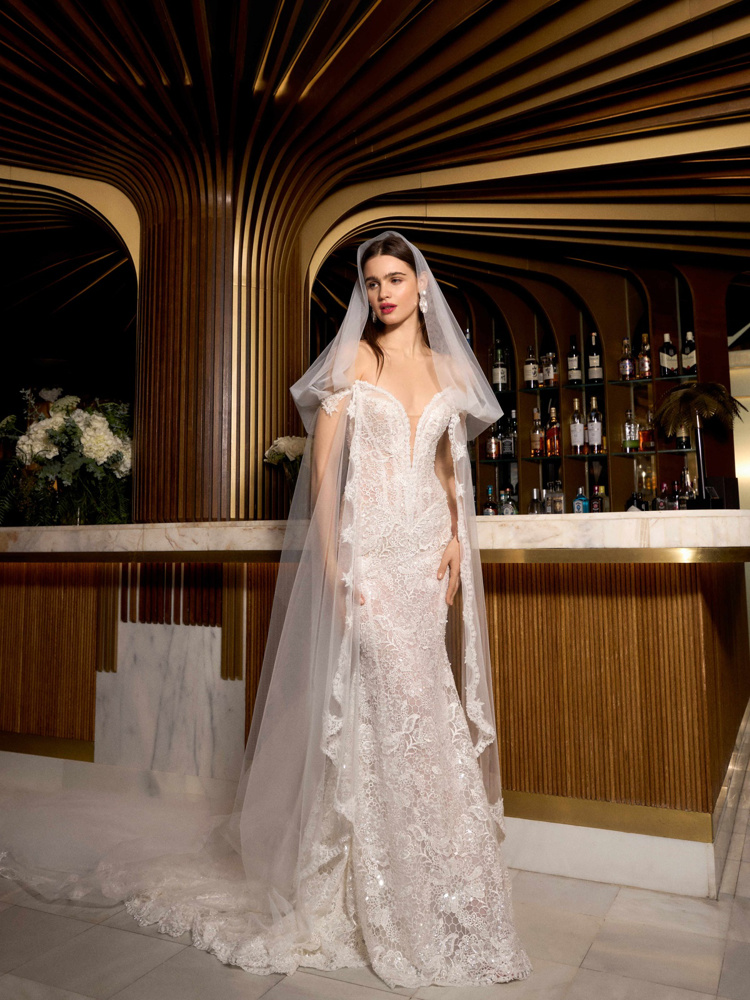 Zeemeermin trouwjurk Passion van Galia Lahav, vooraanzicht met V-hals en kant, exclusief verkrijgbaar bij Bruidshuis Diana.