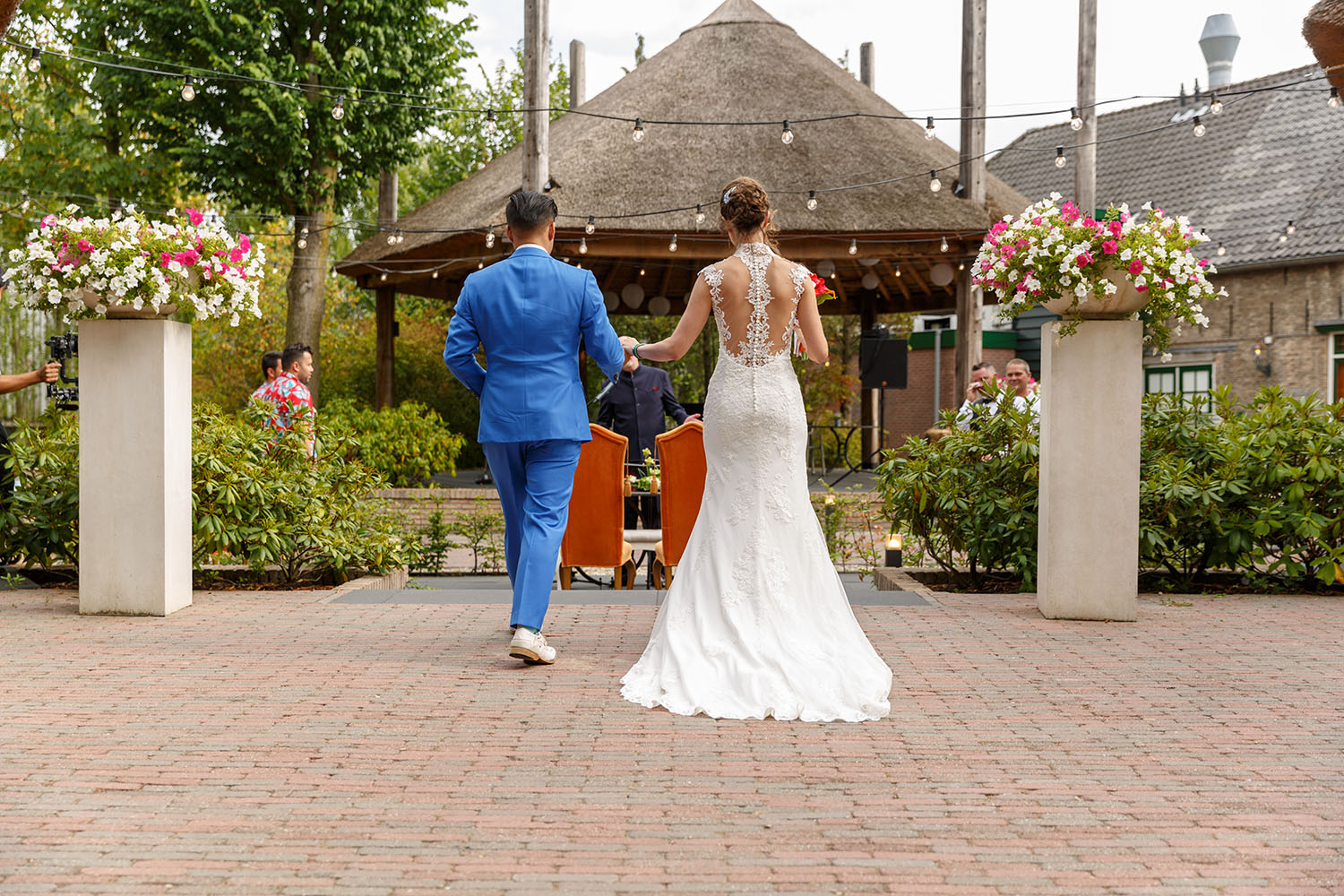 kimberly wandeld in trouwjurk