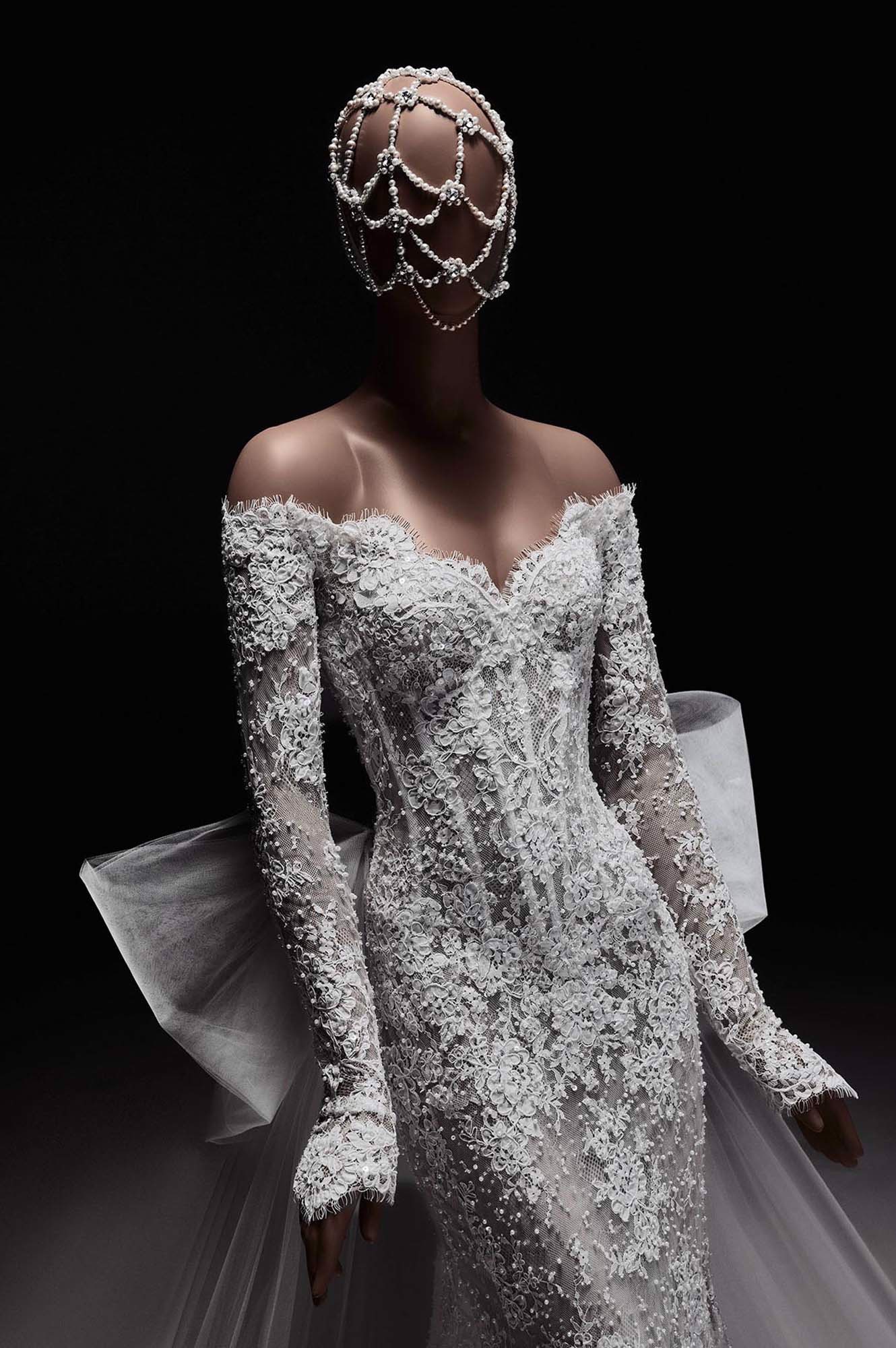 Zuhair Murad Mariage Spring 2027 Look 3 off-shoulder lace wedding dress with long sleeves and floral embroidery