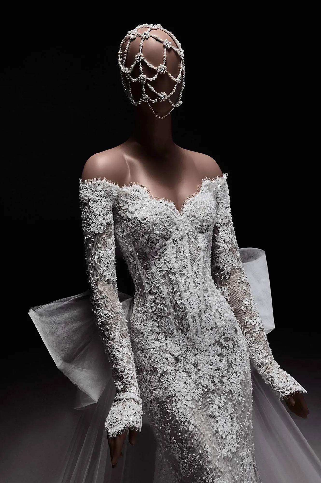 Zuhair Murad Mariage Spring 2027 Look 3 off-shoulder lace wedding dress with long sleeves and floral embroidery