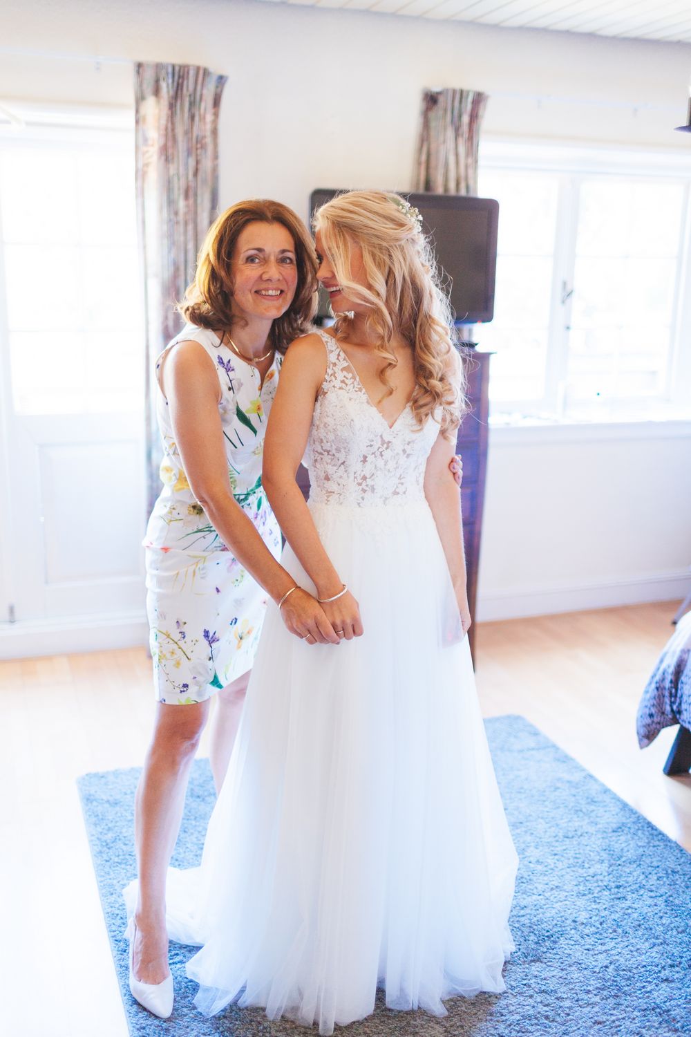 Kim in ladybird trouwjurk